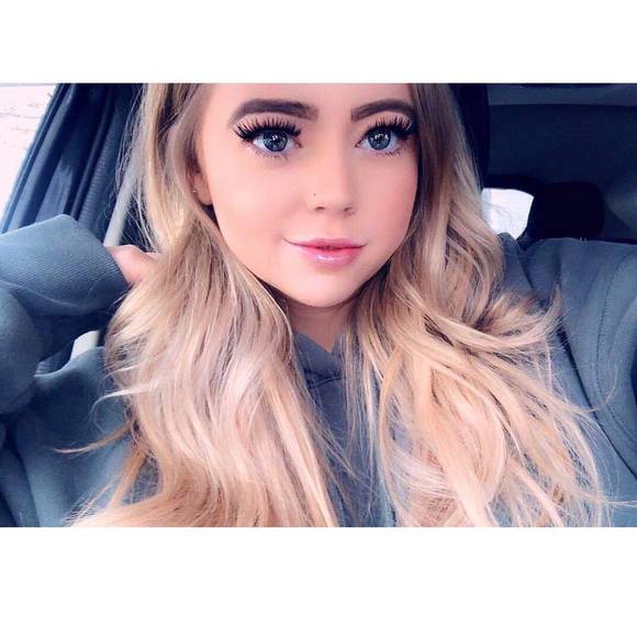 Meet your Posher, Aly - Picture 1 of 1